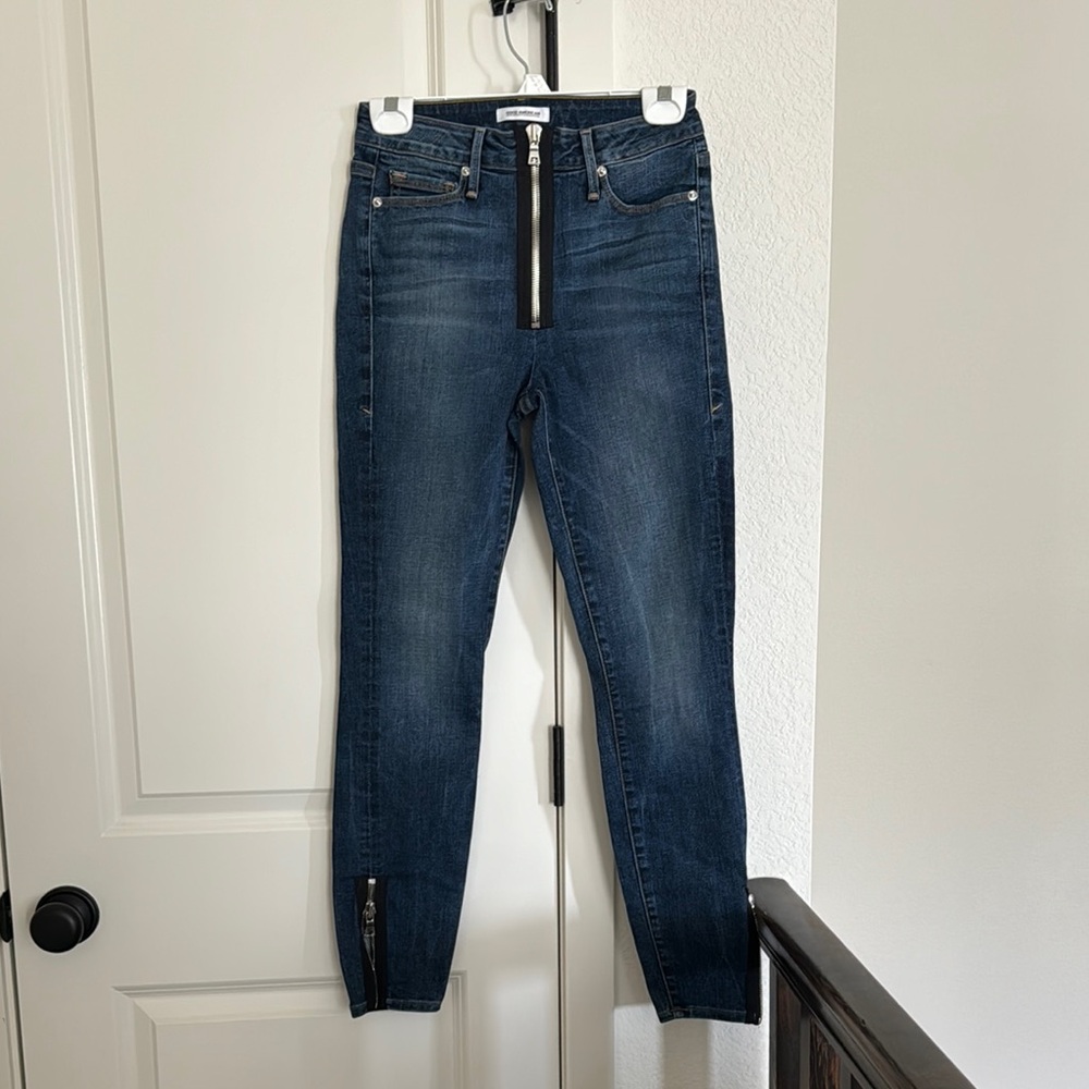 Good American Blue Skinny Jeans with Modern Zipper Detail